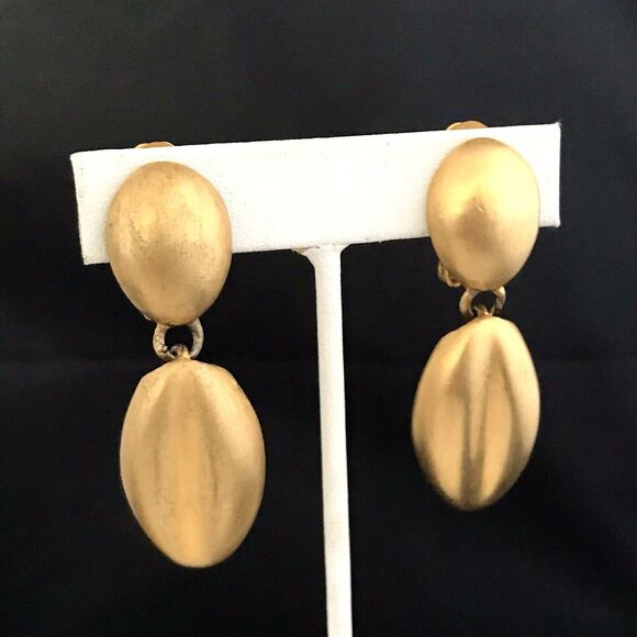Vintage Earrings Brushed Gold Tone Clip On Classic Retro Chic 9Q - Picture 5 of 6